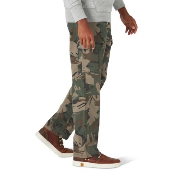 Unisex Wrangler Camo Cargo Pants - Picture 3 of 9